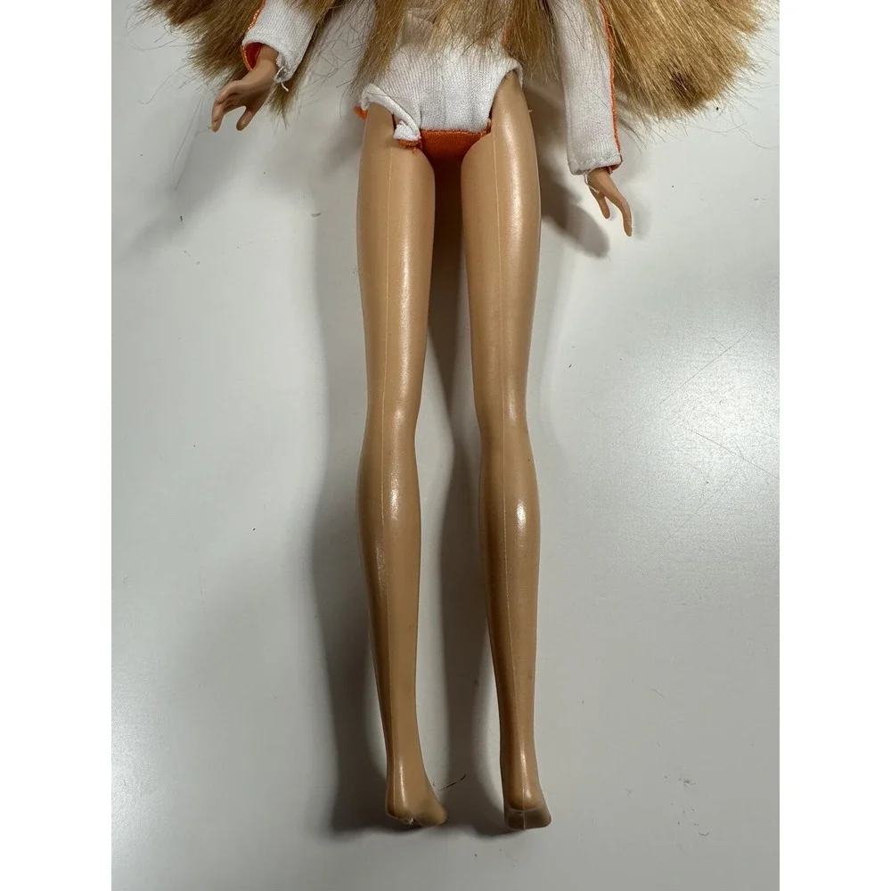 Vintage 1995 Barbie Mattel Red‎ Hair Straight Long Blue Eyes Univ Tennessee